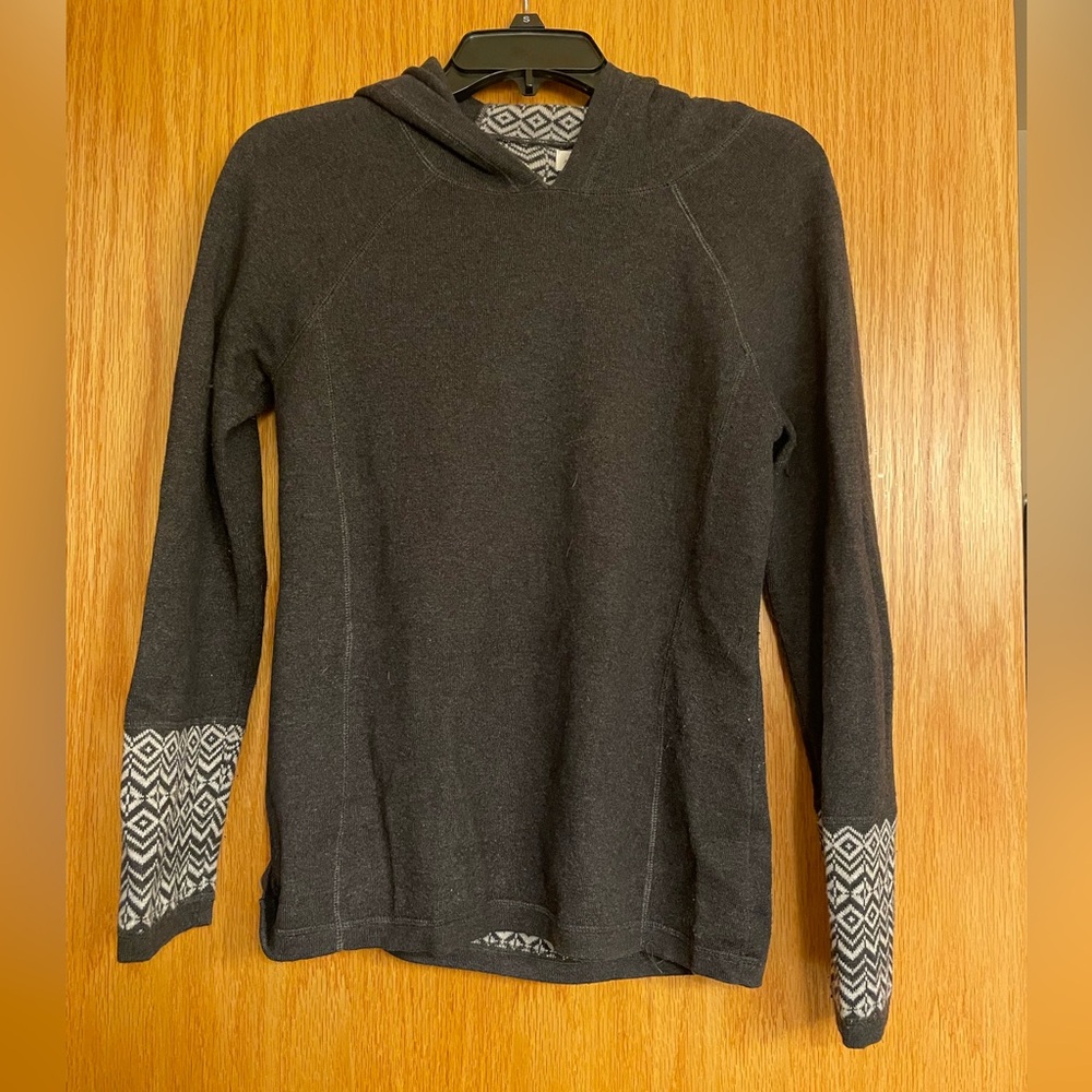 (S) Aspen Women's Gray Hooded Sweater with Pattern
